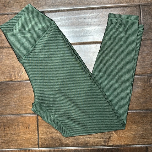 ❤️3/$30 Offline by Aerie Ribbed HiRise Leggings - Picture 2 of 9